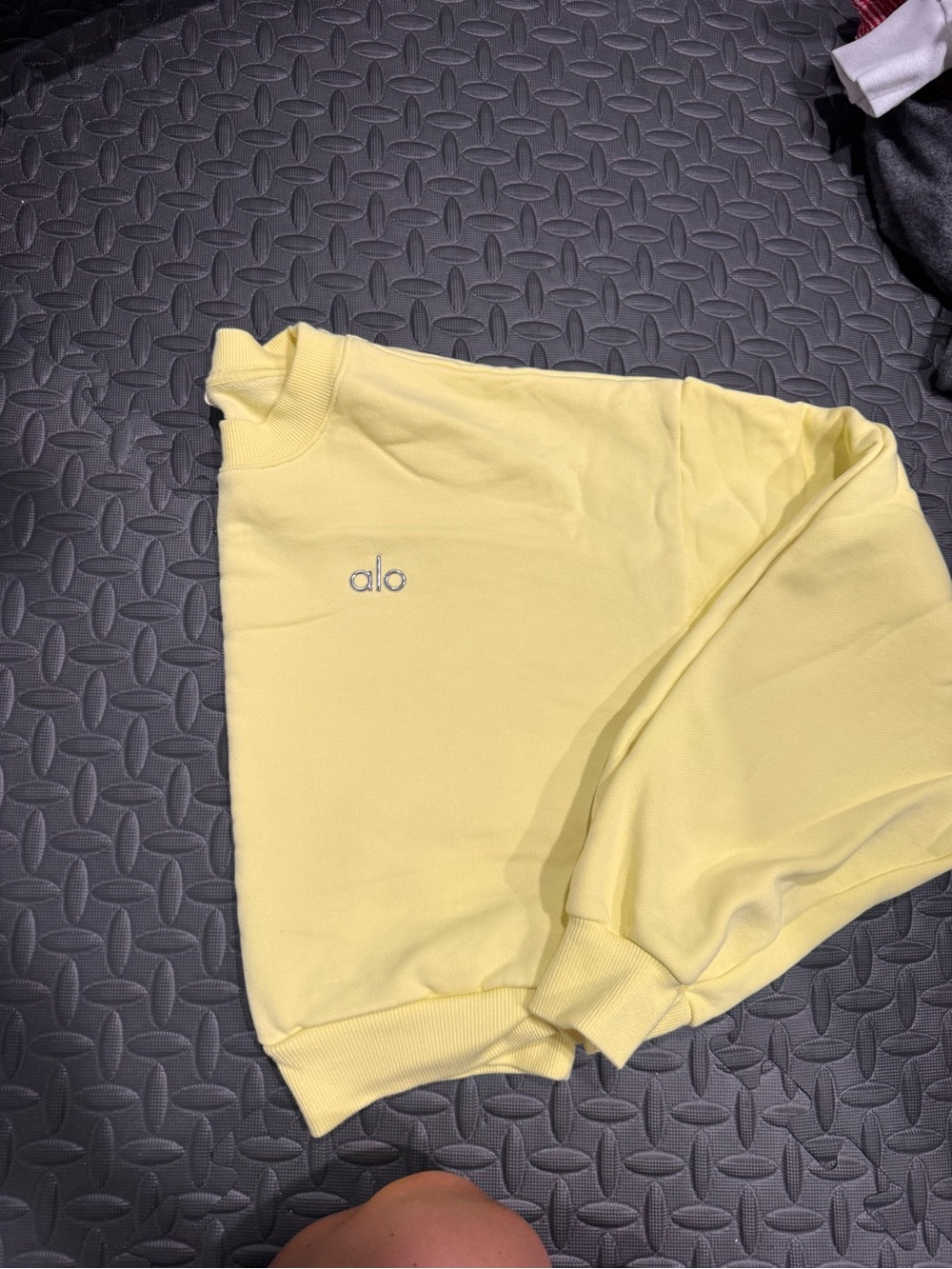 Alo Women’s Cropped Yellow Pullover Sweatshirt